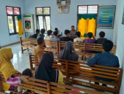 Bhabinkamtibmas Desa Matua Lakukan Pembinaan terhadap Anak-Anak Kelompok Geng