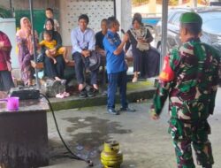 Damkar Lobar dan Babinsa Bengkel Gelar Sosialisasi Cegah Kebakaran