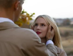 Benarkah Pria Lebih Tua Lebih Menarik? Ini Rahasia Kedewasaan dan Stabilitas Finansial yang Dicari Wanita