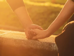 Jenis Keintiman Non-Seksual yang Jadi Fondasi Pernikahan Harmonis, Jangan Sampai Hilang!