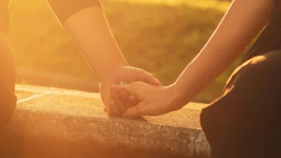 Jenis Keintiman Non-Seksual yang Jadi Fondasi Pernikahan Harmonis, Jangan Sampai Hilang!