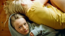 Jangan Biarkan Anak Jadi Orang Tua, Mengenal Bahaya Pola Asuh Terbalik