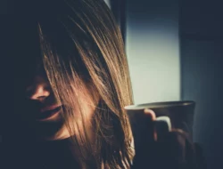 Tanda Cinta Diri Berlebihan Sudah Berubah Jadi Narsisme Terselubung