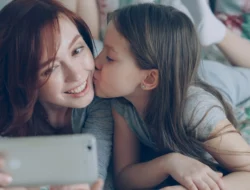 7 Keterampilan Wajib Orang Tua Milenial Dampingi Gen Alpha di Media Sosial