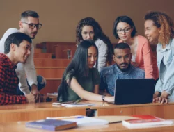 Pengertian Praktikum dan Bedanya dengan Praktik Kerja