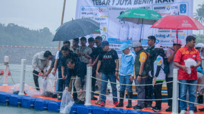 Gubernur Iqbal Apresiasi FWE NTB Tebar 1 Juta Benih Ikan di Bendungan Meninting