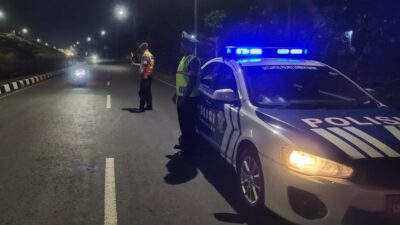 Patroli Malam Polres Lobar Sisir Bypas, Waspadai Pohon Tumbang Akibat Cuaca Ekstrem