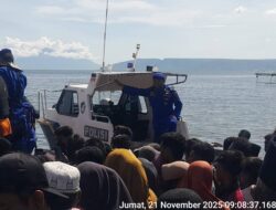 Sat Polairud Polres Bima Kota Evakuasi Mayat Korban Banjir yang Ditemukan di Perairan Teluk Bima