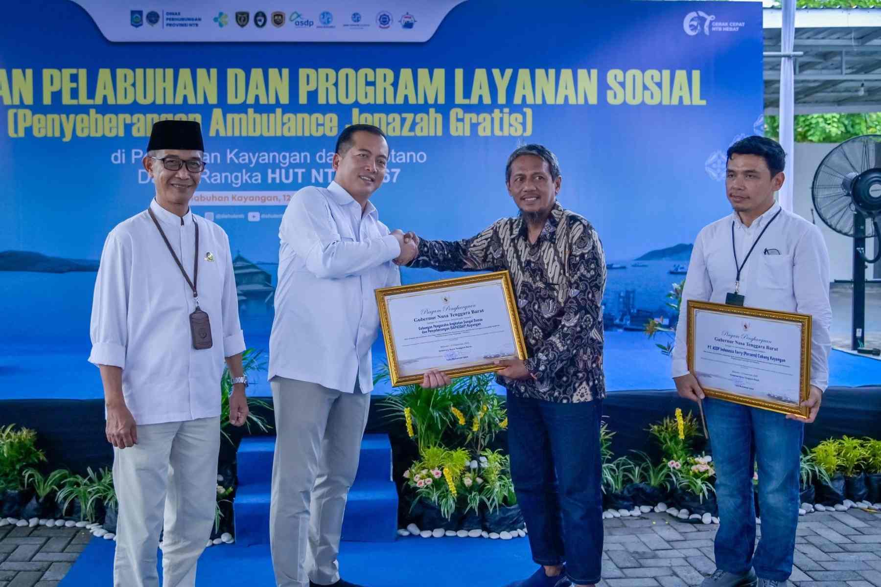 Gubernur NTB Resmikan Penyeberangan Gratis bagi Ambulans di Pelabuhan Kayangan.