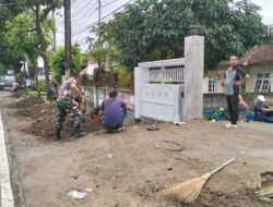 Sinergi Babinsa dan Desa Gelogor Antisipasi Musim Hujan