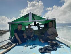 Polsek Langgudu Respon Cepat Evakuasi Perahu Boat Dihantam Gelombang di Perairan Langgudu