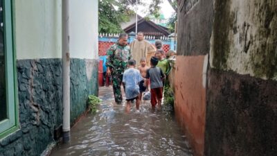 Pemukiman Ampenan Tengah Tergenang, Respons Cepat Babinsa Diapresiasi