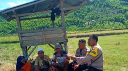 Bhabinkamtibmas Polres Bima Kota Laksanakan Jum’at Curhat, Sambangi Warga di Area Persawahan Penaraga