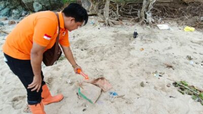Polres Loteng Olah TKP Tanah Longsor Akibatkan Seorang Penambang Emas Ilegal Meninggal. ‎