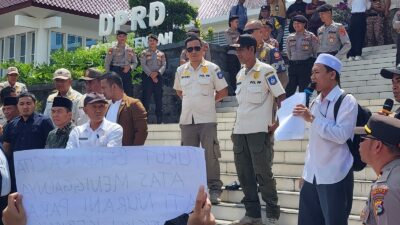 Tuntut Kepastian Status Dan Kesejahteraan, Guru Honorer Non Database Datangi DPRD Lombok Tengah.