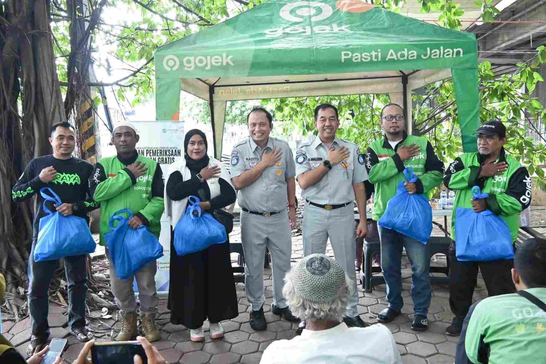 Kolaborasi Budaya Safety di Jalan Raya, Jasa Raharja Hadir di Tengah Komunitas Ojol Rawa Buaya, Jakarta.