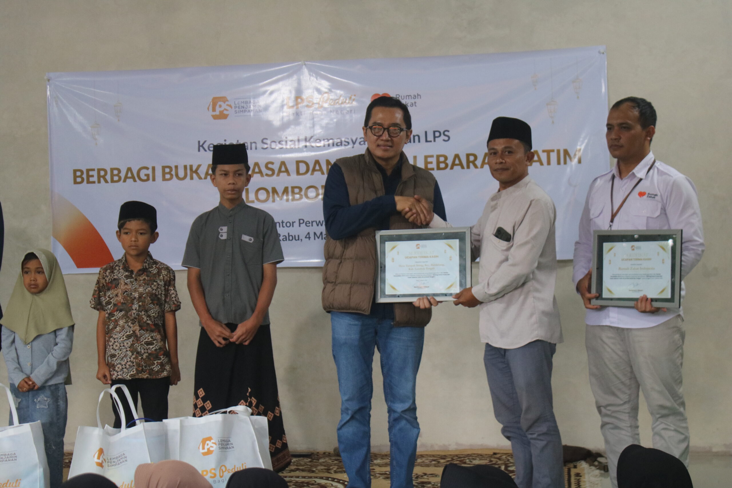Edukasi Interaktif dan Santunan Yatim, LPS II Surabaya Hadir di Desa Terpencil Lombok Tengah