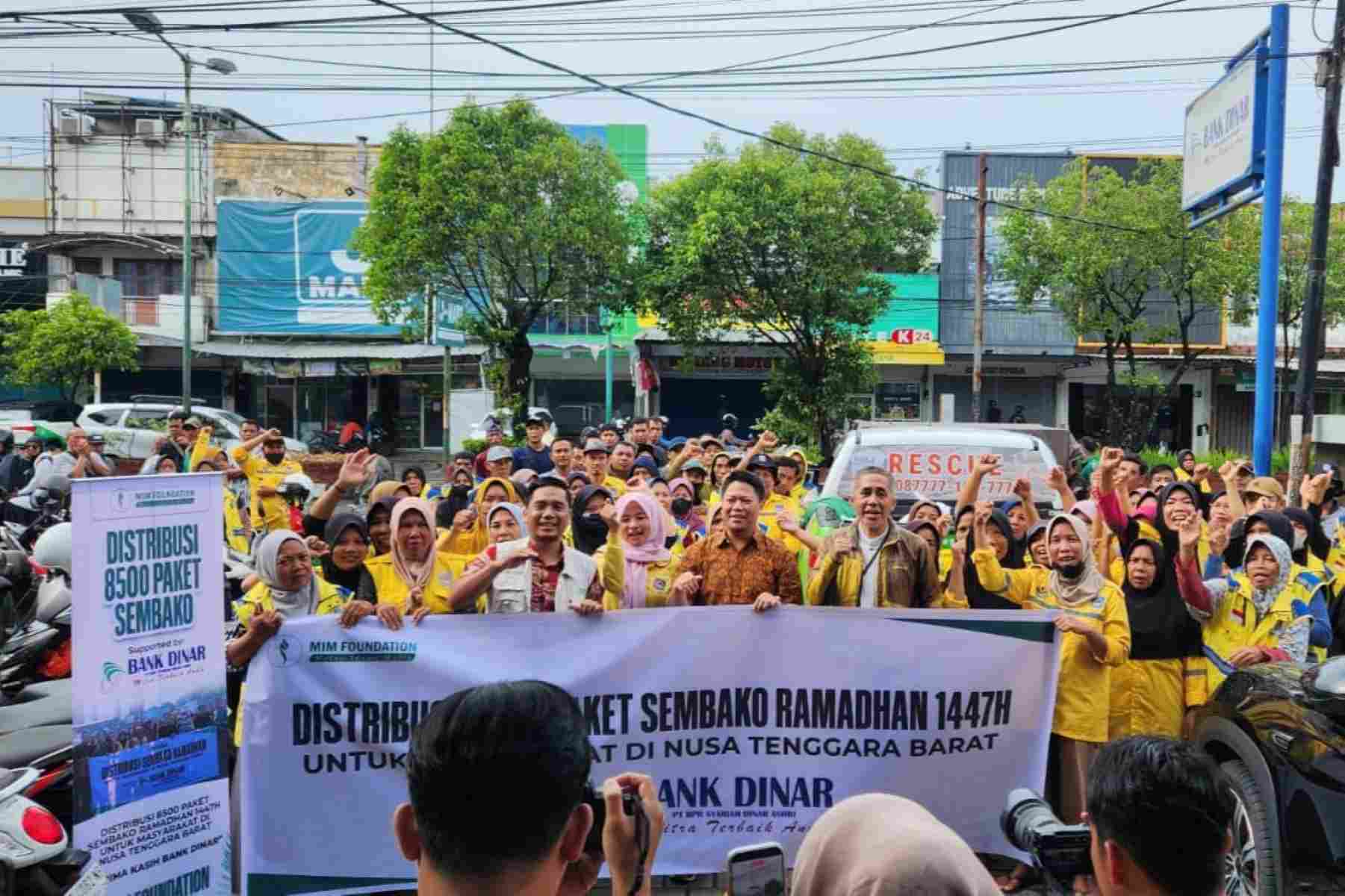 Bank Dinar Sebar Ribuan Paket Sembako Ramadhan di NTB.
