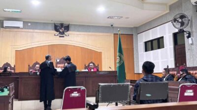 Dakwaan Gratifikasi Rp950 Juta  Dipersoalkan, Acip : Pemberi Diproses, Penerima Tak Tersentuh