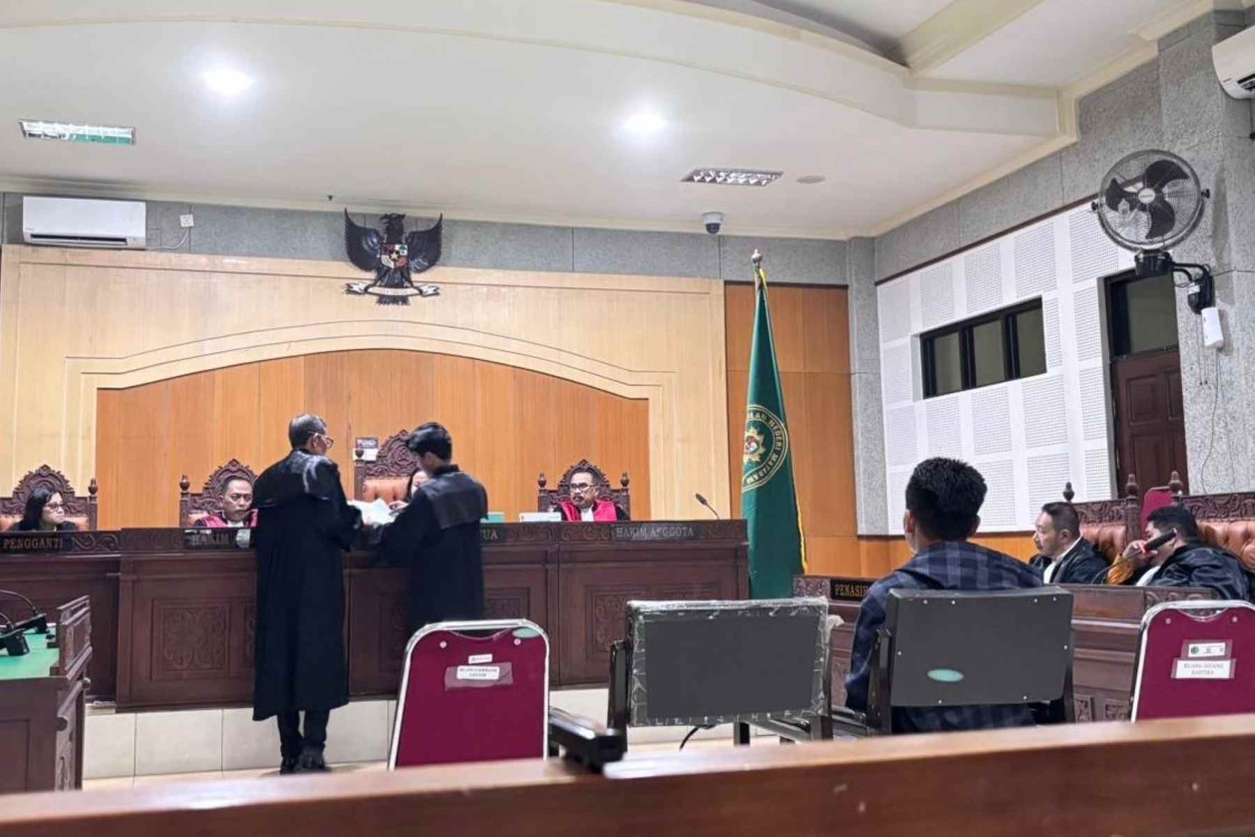 Dakwaan Gratifikasi Rp950 Juta Dipersoalkan, Acip : Pemberi Diproses, Penerima Tak Tersentuh.