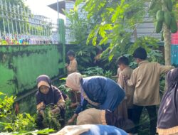 Peduli Lingkungan, SDN 33 Mataram Terapkan “Kamis Pagi Bersih Lingkungan”.