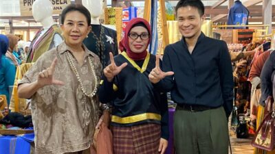 Tenun Pringgasela Curi Perhatian di HUT Persit Ke-80