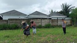Bhabinkamtibmas Lombok Barat Edukasi Warga Optimalkan Lahan Tidur