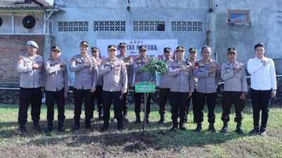 Polres Lombok Barat Tanam Pohon Produktif dalam Gerakan Indonesia Asri