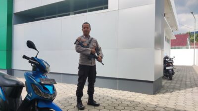 Anggota Jaga Polsek Pemenang Amankan Bank NTB Syariah, Situasi Aman Terkendali