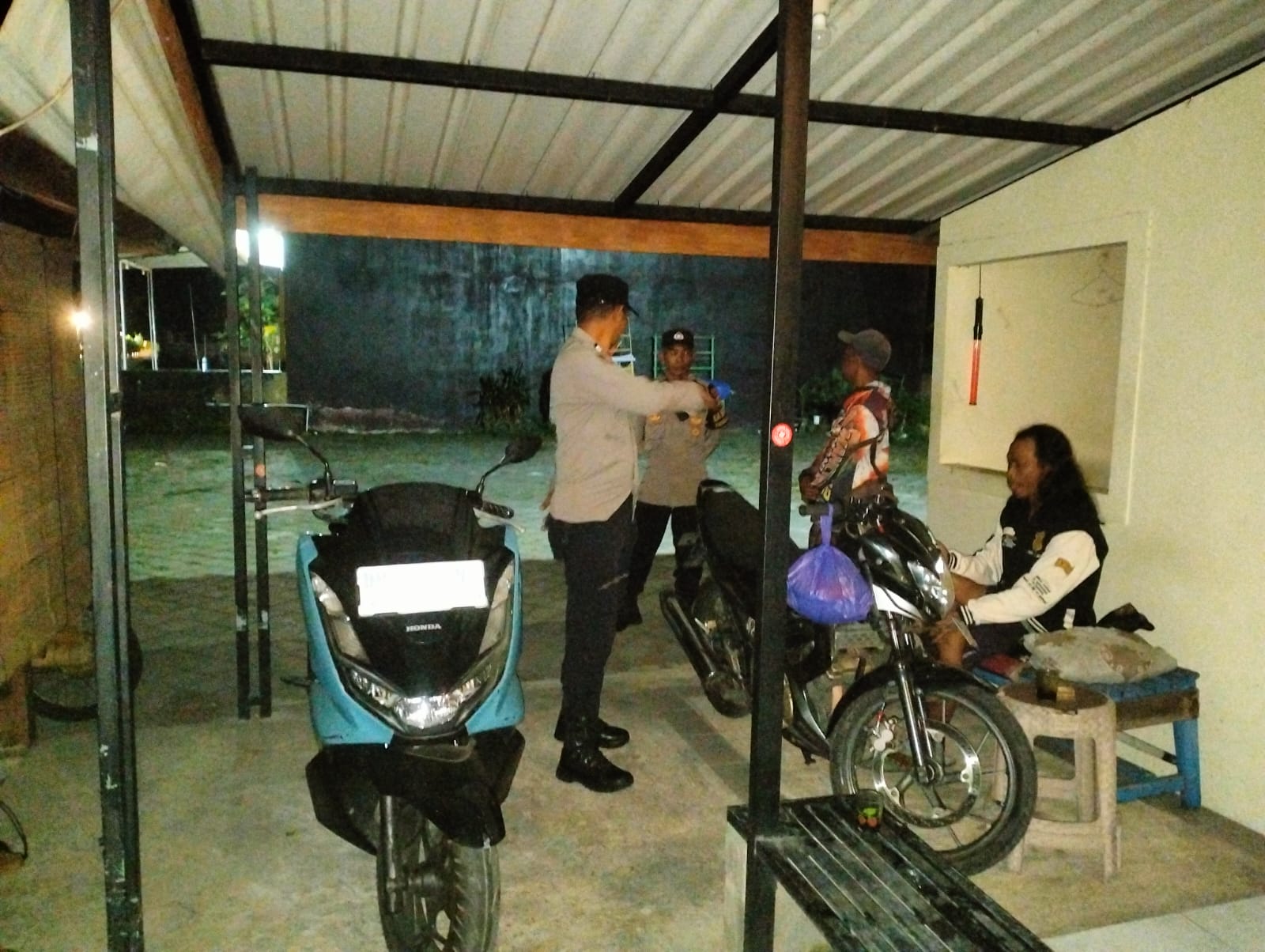 Polsek Batulayar Sisir Jalur Senggigi Jaga Kamtibmas Wisata