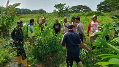 Sinergi Polsek Batulayar dan Warga Perkuat Pangan Desa