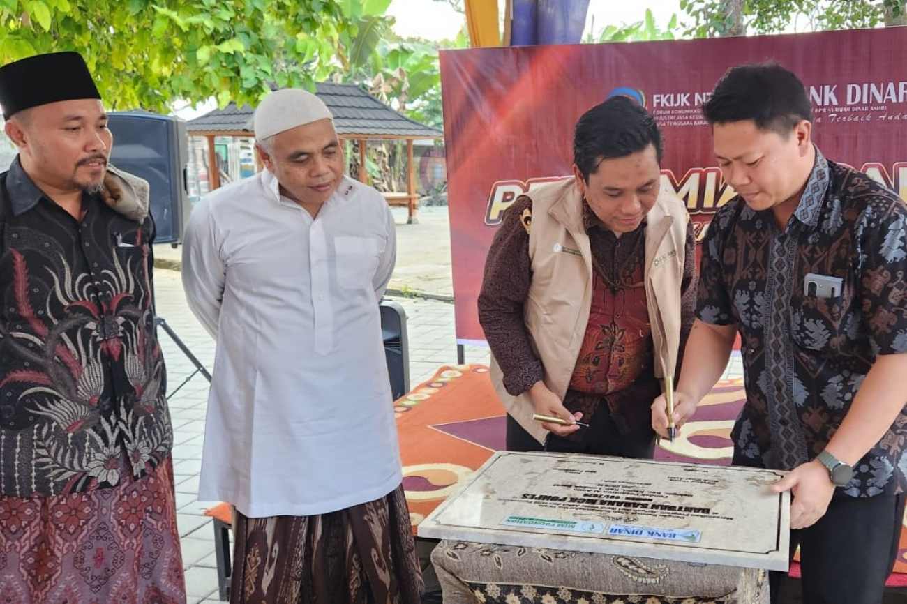 Bank Dinar Bangun MCK Santriwati di Ponpes Al Amin Lobar.