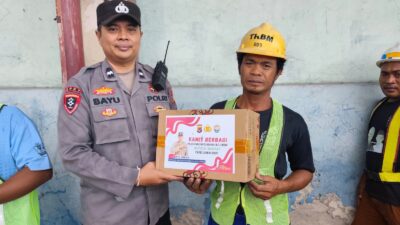 Program Nutrisi Mantap, Polsek Lembar Salurkan Bantuan Pangan Layak
