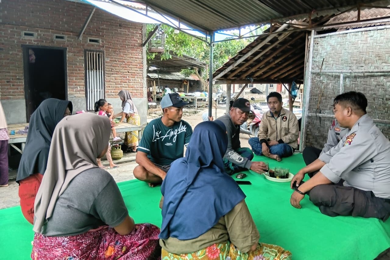Polres Lombok Barat Turun ke Dusun Batu Banteng, Ingatkan Bahaya Hoaks