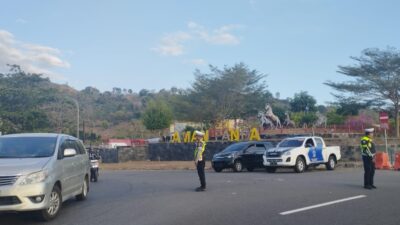 Rawan Sore, Satlantas Polres Bima Kabupaten Laksanakan Penjagaan dan Pengaturan Arus Lalulintas di Jam Sibuk