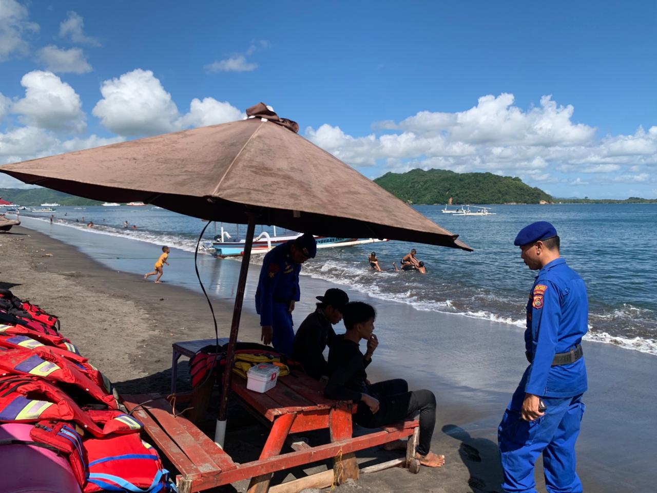 Polres Lombok Barat Gelar Patroli Dialogis di Wisata Pantai Cemare
