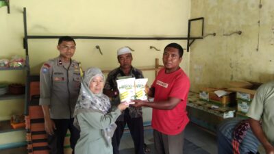 Bhabinkamtibmas Lembar Dukung Ketahanan Pangan Kelompok Tani Pade Angen