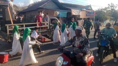 Bhabinkamtibmas Polsek Woha, Laksanakan Pengamanan Pawai Ta’aruf Pembukaan MTQ Tingkat Desa Samili ke-57