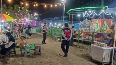Polsek Kayangan Kawal “Pasar Rakyat Rona-Rona”, Pastikan Keamanan Pengunjung Lapangan Umum Kayangan
