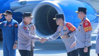 Kapolda NTB Sambut Kedatangan Kapolri di Lombok, Polda Siagakan Pengamanan Maksimal Kunjungan VVIP