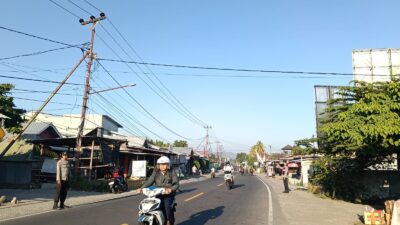 Polsek Gangga Gelar Rawan Pagi dan Gatur Lalin di Depan Pasar Gondang