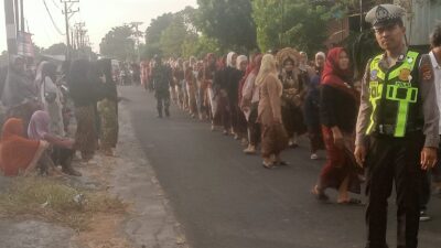 Polsek Gangga Amankan Nyongkolan Warga Dusun Sandangar Menuju Dusun Karang Anyar
