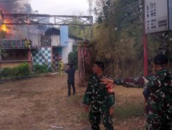Api Melalap Bangunan Kosong, Babinsa Batulayar Bergerak Cepat