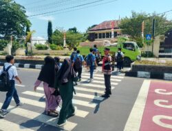 Polsek Gangga Laksanakan Gatur Lantas “Rawan Siang” di Jalan Raya Kecamatan Gangga