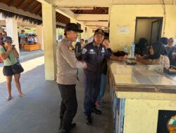 Polsubsektor Gili Indah Gelar Patroli Dialogis dan Monitoring di Dermaga Gili Air