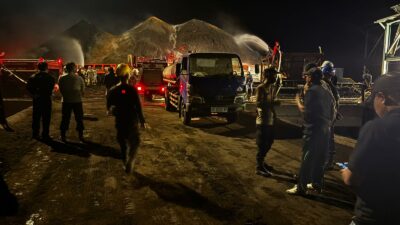 Kebakaran Muatan Batu Bara Kapal Tongkang di Lombok Timur Ditangani Petugas