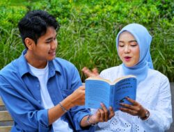 Bikin Kecanduan HP Hilang? Ini Manfaat Membaca Buku Fisik