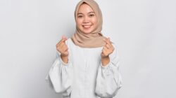 Ilustrasi orang pintar dengan sikap rendah hati yang sering disangka lemah.
