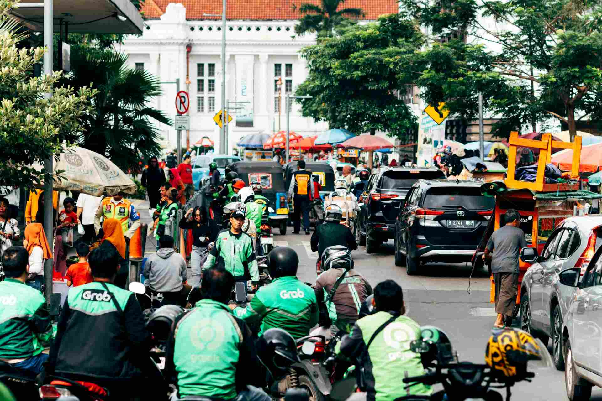 Yuk, intip bagaimana ritual sosial masyarakat perkotaan kini bergeser jadi serba virtual dan bikin geleng-geleng kepala!