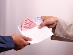 Gaji Pas-pasan? Gini Cara Atur Gaji UMR Biar Tetap Bisa Healing Tanpa Takut Bokek!
